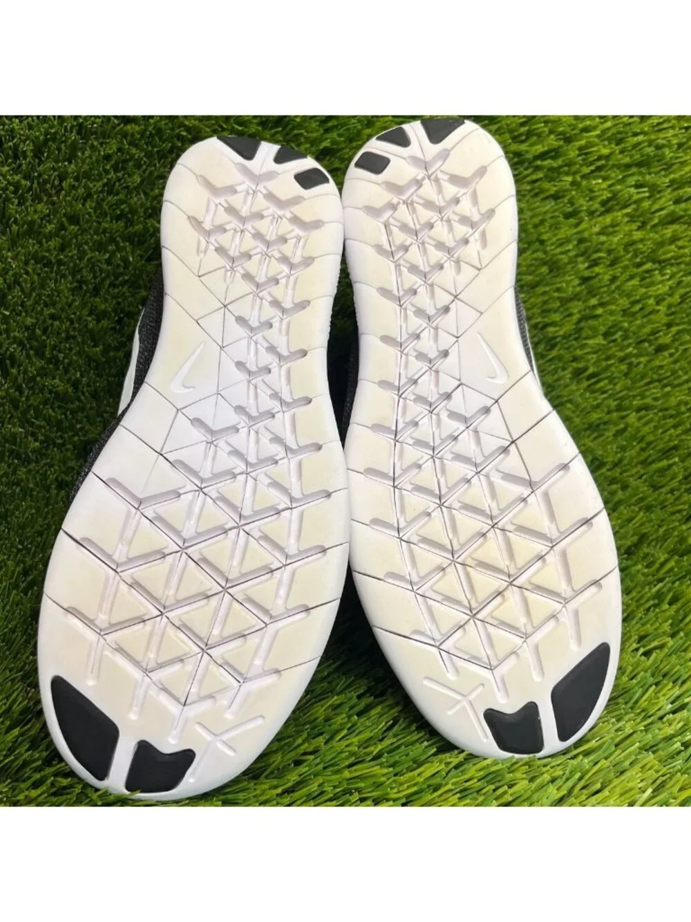 Nike Free RN 2017 Womens Size 6 Black White Athletic Running Shoes Sneakers